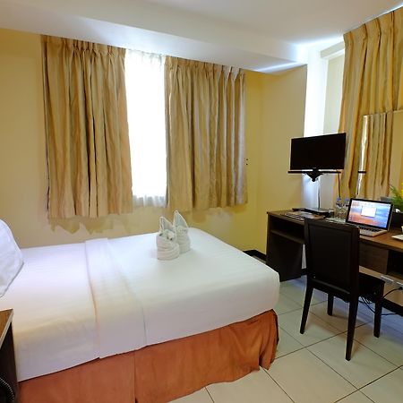 Oyo 187 The Maxwell Hotel Себу Экстерьер фото